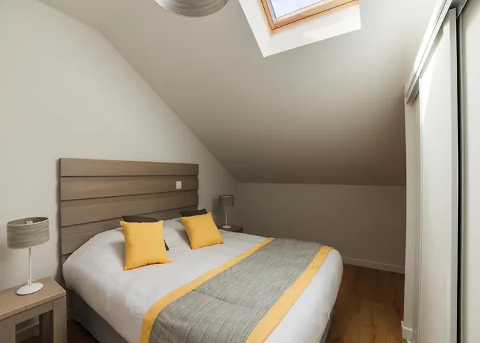 In By The بيسكاروس